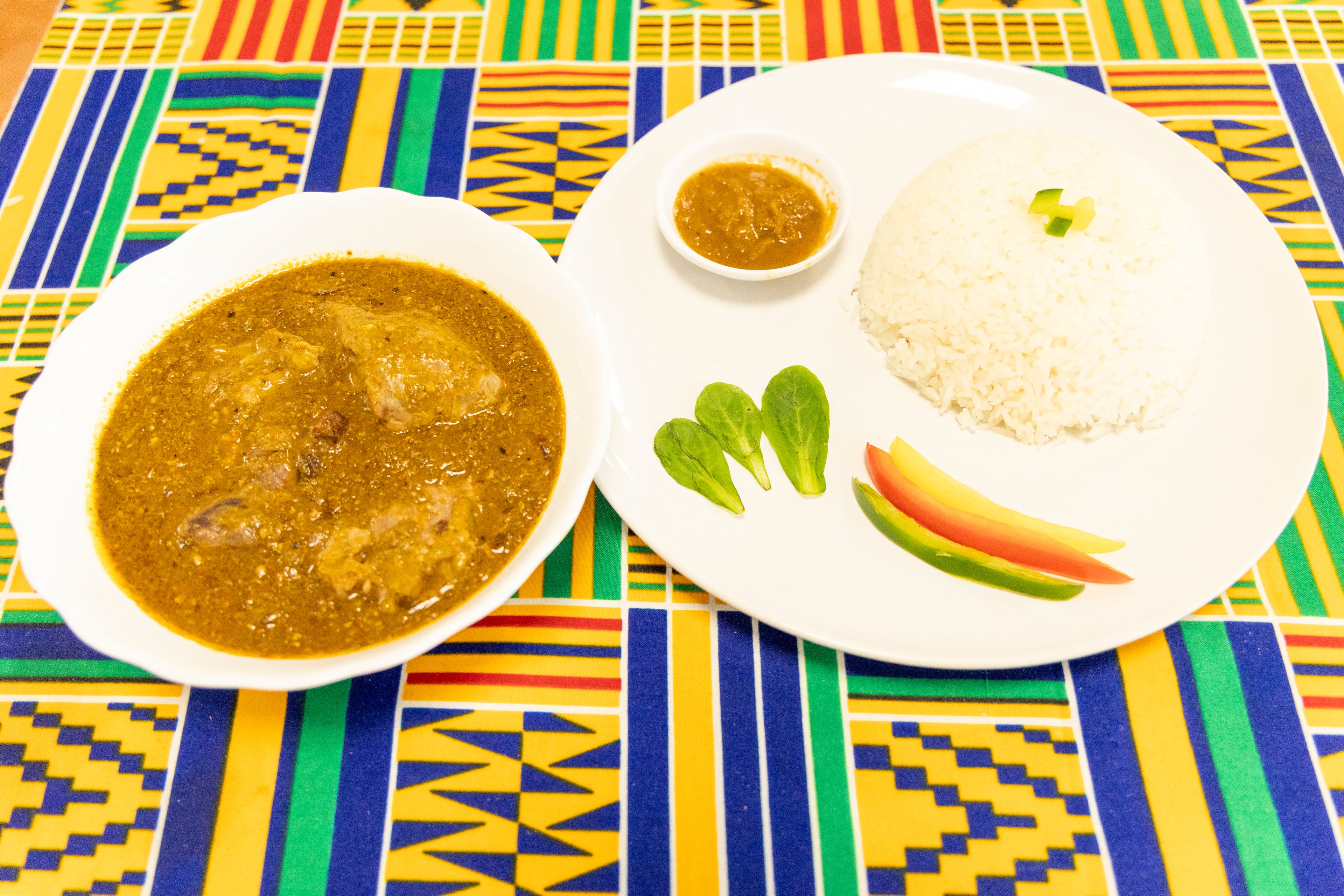 Riz blanc sauce gombo